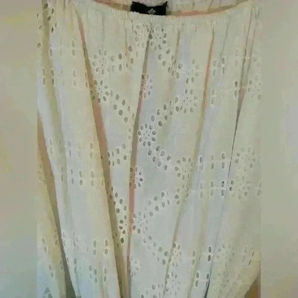 Sperry Cotton eyelet embroidered off the shoulder romper size L - Picture 5 of 8